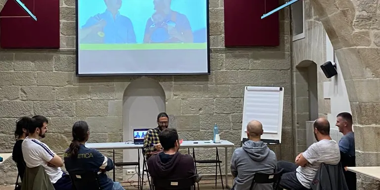 El Consell Comarcal organitza un nou cicle de “Paternitat i cures” que abraça des de l’embaràs fins a l’adolescència
