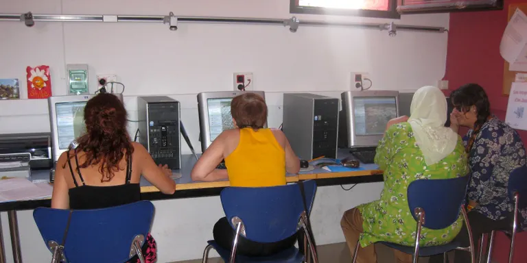 Sessió virtual d'acollida per a nouvinguts al Punt Òmnia