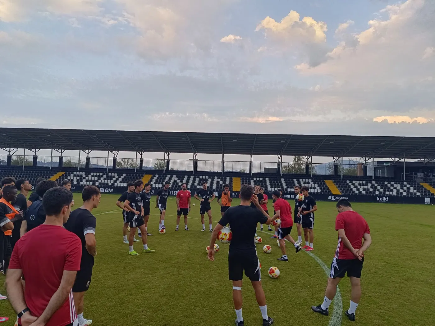 EL REAL UNIÓN SE LANZA AL BARRO COPERO EN LAS LLANAS CON LA COPA DEL REY EN EL RETROVISOR