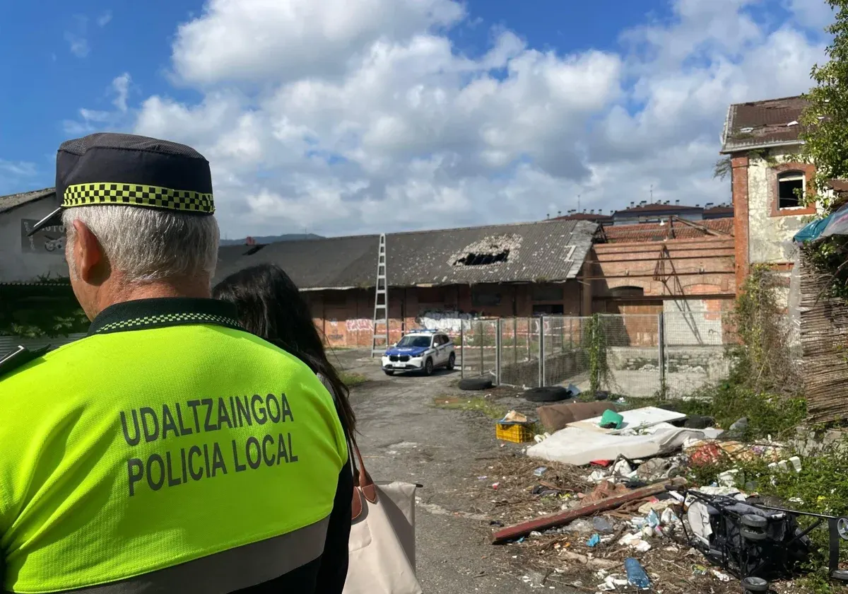 UN INCENDIO EN PEQUEÑA VELOCIDAD REAVIVA EL DEBATE SOBRE LA OCUPACIÓN Y LA REGENERACIÓN URBANA EN IRUN