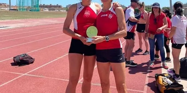 Les atletes Marta Camps i Elena Rodríguez es proclamen campiones de Catalunya Màster amb el Barcelona Atletisme