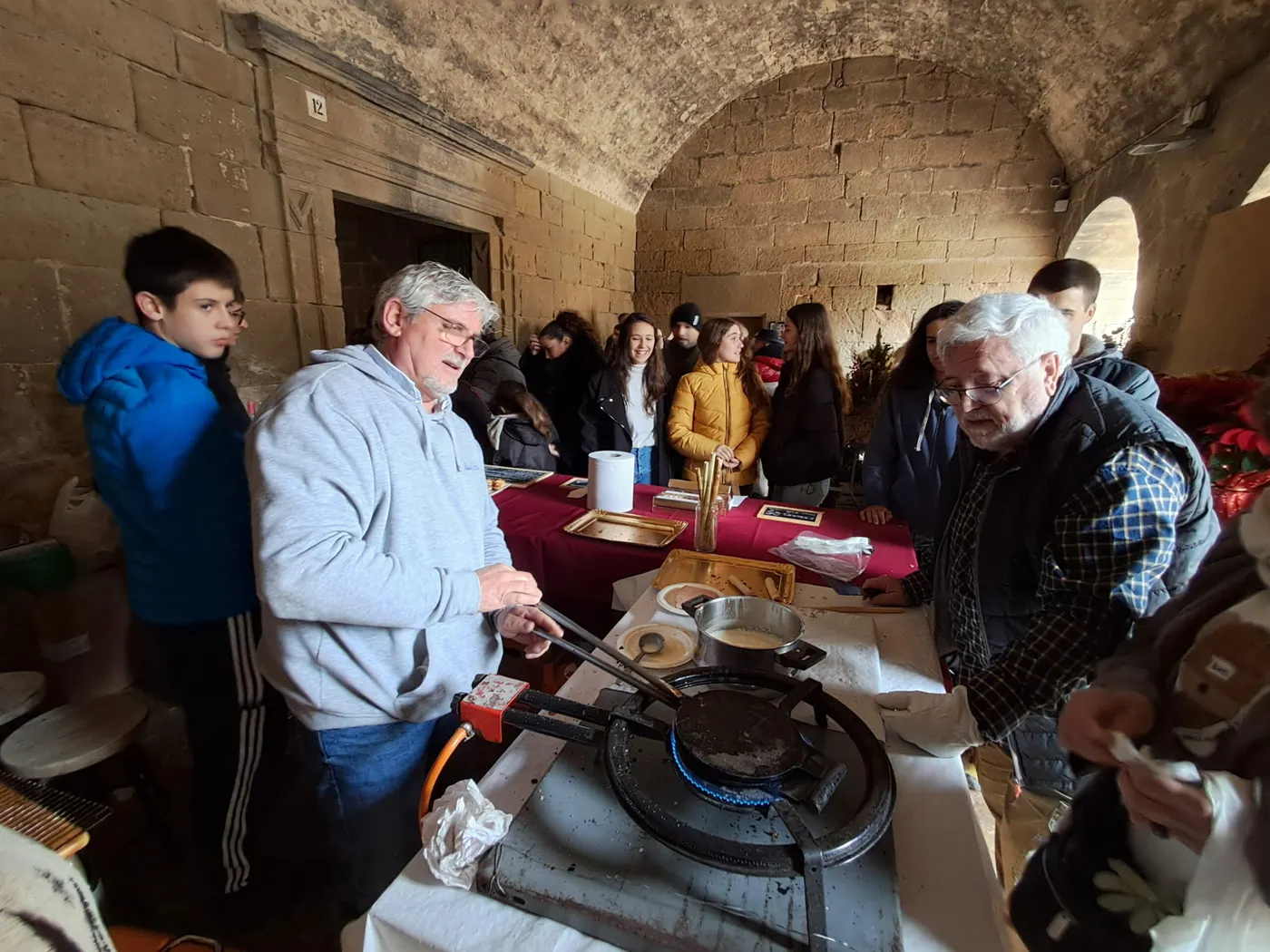 Centenars de persones visiten la Fira de Nadal de Riner, amb la gastronomia tradicional i creativa com a eix central