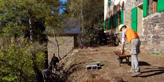 La Fundació Integra Pirineus repara el camí d'accés a la Pica d'Estats