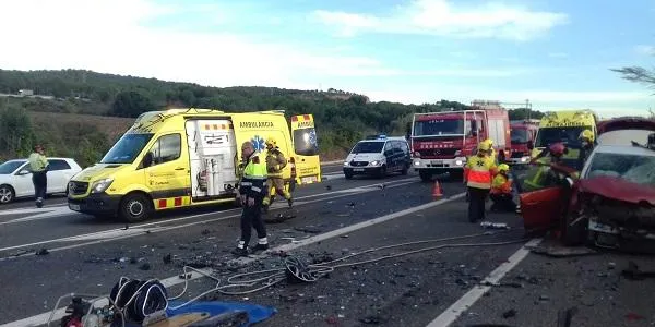Una víctima mortal i tres ferits en un xoc frontal a l'N-340, entre Tarragona i Altafulla