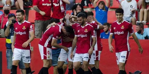 Fran Carbia brinda al Nàstic la primera victòria en el debut al Nou Estadi (1-0)