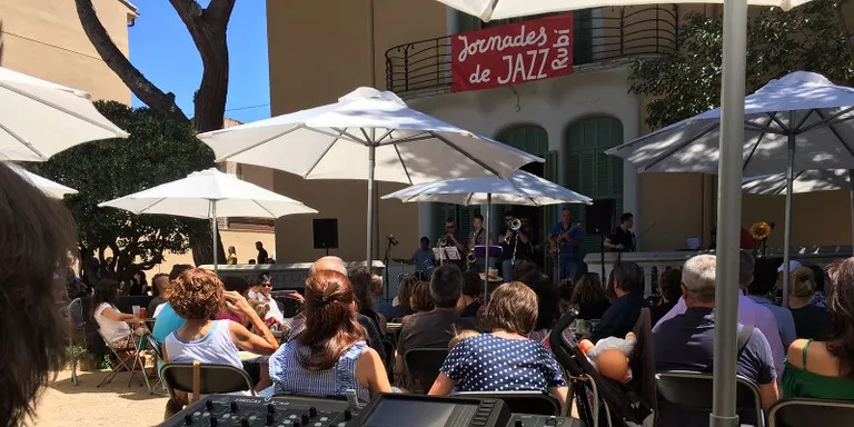 Les XVI Jornades de Jazz diuen adéu en uns jardins de l'Ateneu ple de públic