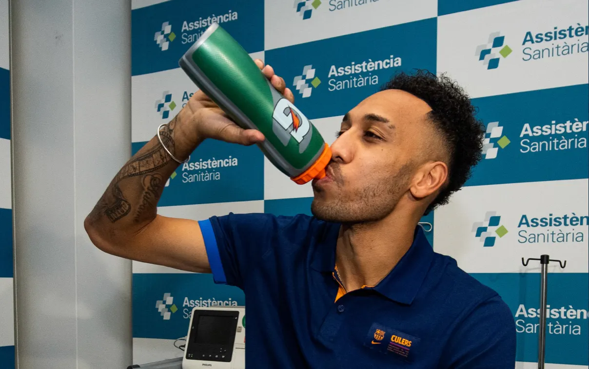Aubameyang es vesteix oficialment del Barça