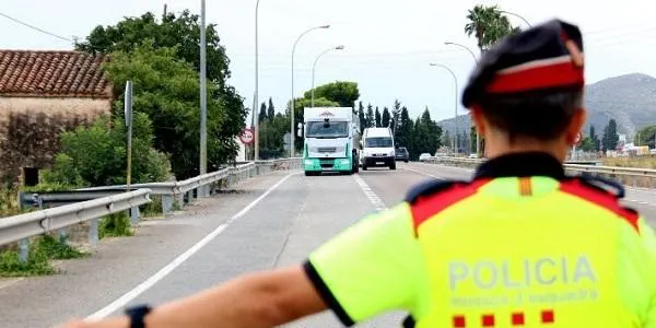 Denunciats 2.500 transportistes per incomplir la prohibició de pas per l’N340 i l’N240