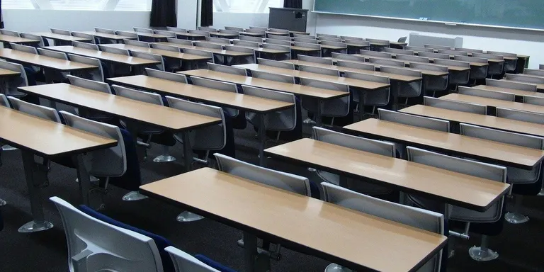 El nou curs escolar s'iniciarà amb tots els centres oberts, el 100 per cent de presencialitat i la mascareta a les aules
