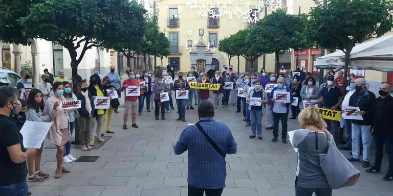 Concentració a Pineda de rebuig a la inhabilitació del President Torra