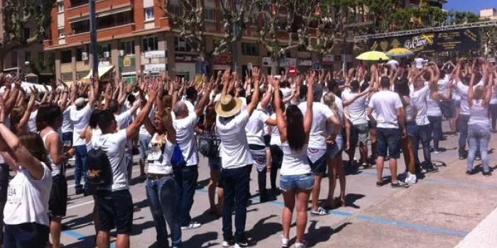 Arenys de Mar entra al Rècord Guiness de ballar Bachata
