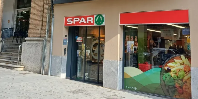 Bars, restaurants i supermercats d'Arenys ja han d'aplicar la nova llei contra el malbaratament alimentari