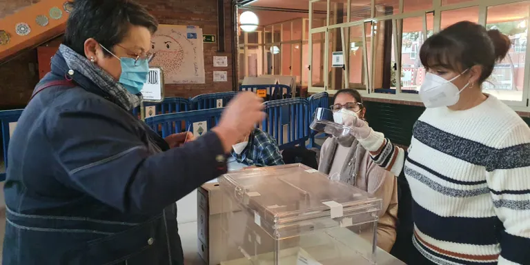 Comença puntualment a Pineda la jornada electoral del 14-F