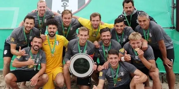 Adrián Frutos es proclama campió d’Alemanya de futbol platja amb l’Ibbenbürener