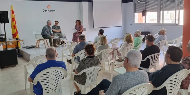 Sergi Belbel, guanyador del Sant Jordi: "Em va sortir el llibre com si ja el portés a dins"