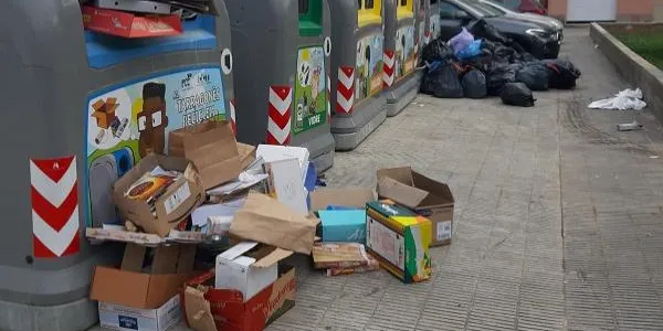 La plaça dels Boters d'Altafulla torna a ser el principal punt de conflicte en la recollida de brossa, aquesta Setmana Santa
