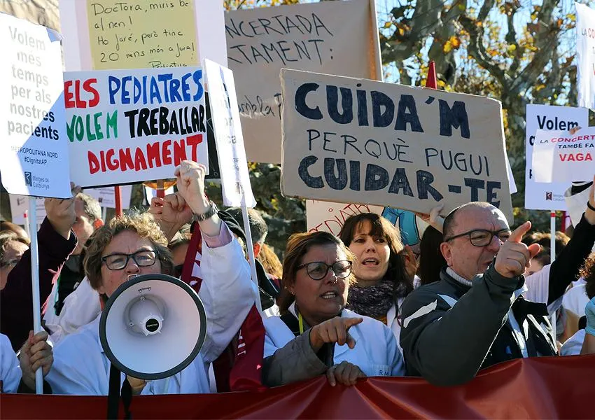 Els metges inicien una vaga indefinida per reclamar millores laborals i assistencials