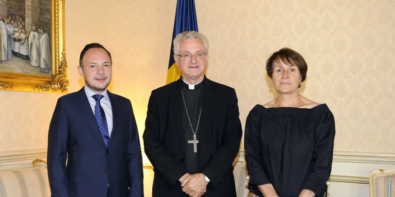 El copríncep Joan-Enric Vives rep Xavier Espot i Roser Suñé al Palau Episcopal