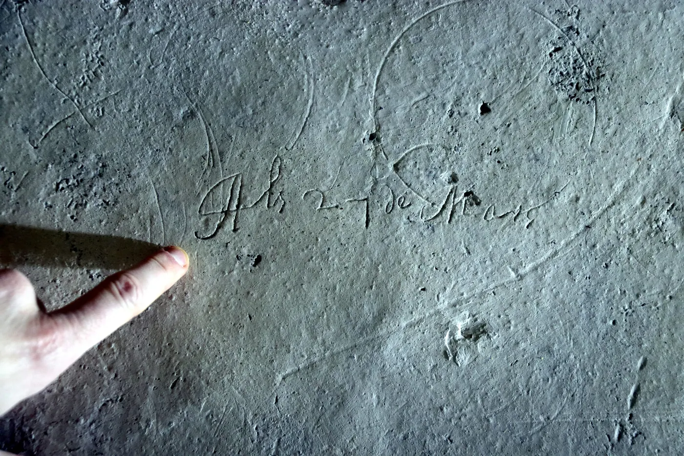 Troben grafits del segle XVII a les habitacions de l'antic alberg de pelegrins de la Casa Gran del Miracle