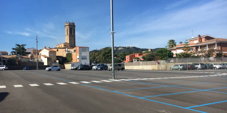 EnMarxa fa una enquesta entre els seus associats al voltant del pàrquing de La Mina