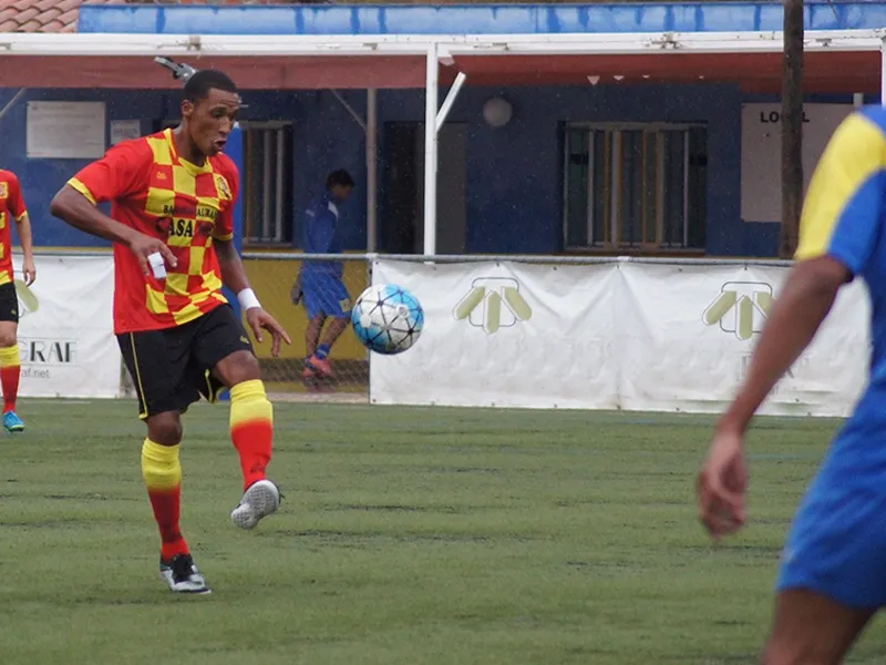 El jugador del Veinti Míchel en en una imatge d'arxiu