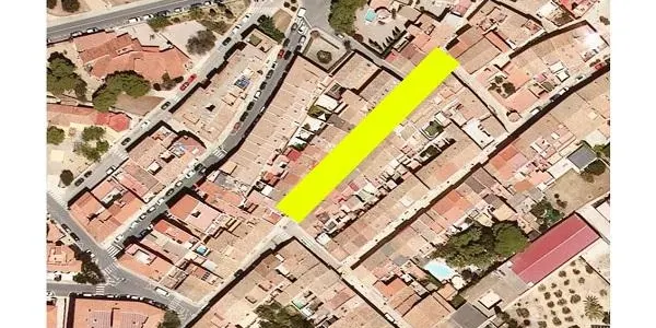 Treballs de retirada de fibrociment al carrer de Dalt d’Altafulla entre les 8h i les 13h d’aquest divendres