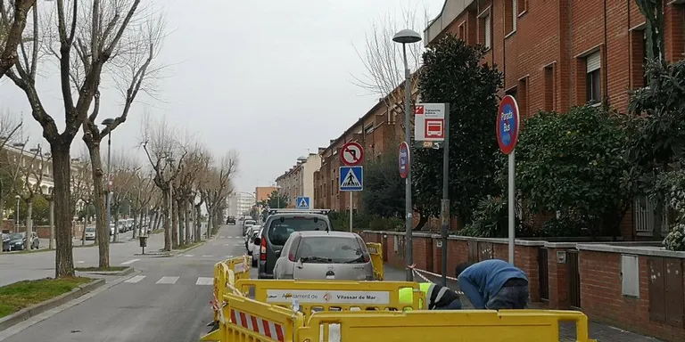 Comença la instal·lació de marquesines a quatre parades d’autobús