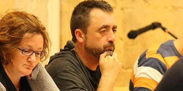 Un document que podria acreditar el deute de Suñé obliga a suspendre el ple torrenc