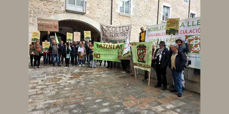 Front comú de veïns i de nou alcaldes del Gironès i el Pla de l'Estany contra el macroprojecte Julia