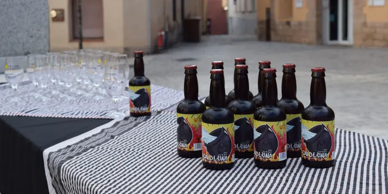 Torna La Calderina, la cervesa de Caldes feta amb aigua termal en una edició renovada i limitada