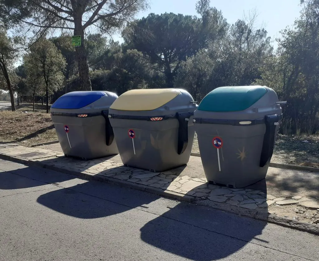 L’ajuntament està substituint de manera progressiva els contenidors de vidre de Caldes per tal de causar menys molèsties al veïnat