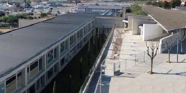 Una classe i un professor de l’Escola La Portalada, confinats per un cas positiu de la Covid-19