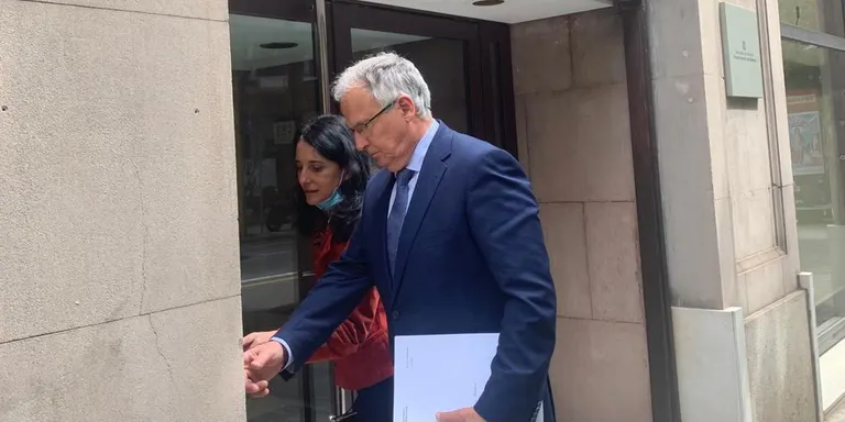 Bou segueix defensant l'opció que el seu cotxe fos cremat tot i la conclusió policial que el foc va ser fortuït