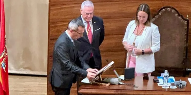Óscar Sánchez renuncia al sou com a alcalde després de prendre possessió com a diputat provincial