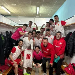 El sènior masculí del FS Parets es situa segon després de guanyar a Sils 2-3 - episode art