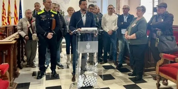 Un centenar de persones demanen justícia davant l'Audiència de Tarragona per la mort d'un home a Campclar