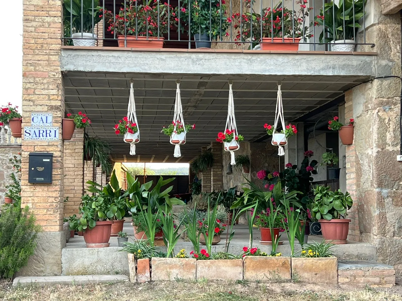 La regidoria de Cultura de Solsona recupera el Concurs de flors als balcons després d'un parèntesi de dos anys per la sequera
