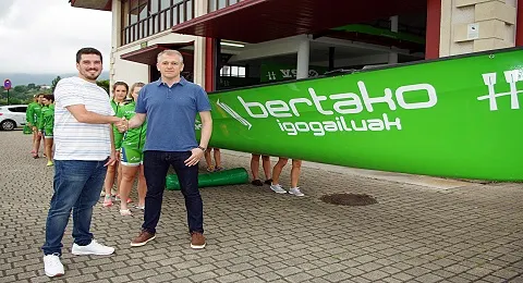 ASCENSORES BERTAKO IGOGAILUAK PATROCINARÁ A LA TRAINERA FEMENINA DE HONDARRIBIA LAS DOS PRÓXIMAS TEMPORADAS