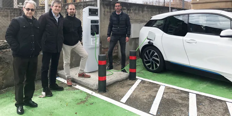 Llum verda a la instal·lació de dos punts de recàrrega ràpida de vehicles elèctrics a Solsona