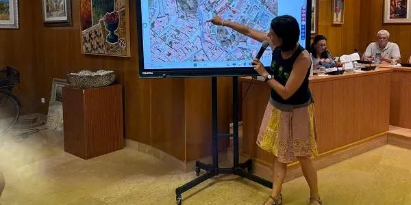 S’aprova una proposta per urbanitzar el terreny que actualment serveix d’aparcament al carrer Castellers