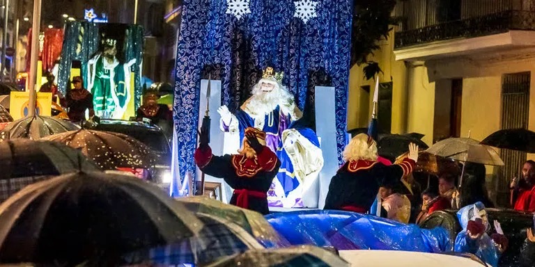 Una cavalcada de Reis passada per aigua