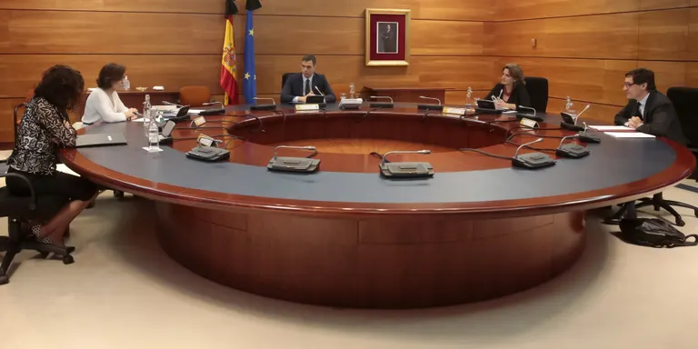 El govern espanyol aprova l'ingrés mínim vital de 462 euros al mes per persona sola i 139 euros més per cada familiar