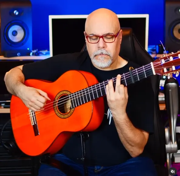 El guitarrista calderí Luis Robisco col·labora amb el grup bosnià Divanhana
