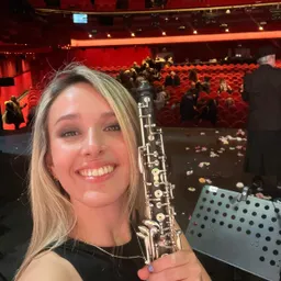 Conoce a Sara Aragón Espiñera, una oboista utrerana que consta de una gran carrera musical - episode art