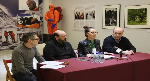 LA EXPOSICIÓN "BIHOTZ HESTEAK. DÍAS DE PIEL Y TIERRA" RECORRE LA VIDA DE FERNANDO LARRUQUERT