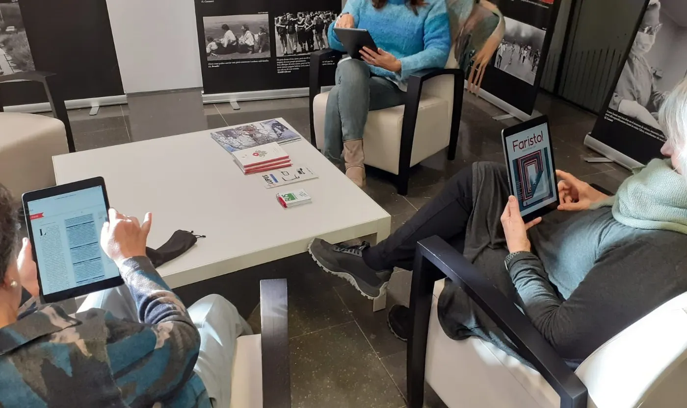 La Biblioteca Carles Morató millora la seva accessibilitat a la lectura amb la compra de tauletes digitals i lupes manuals i electròniques
