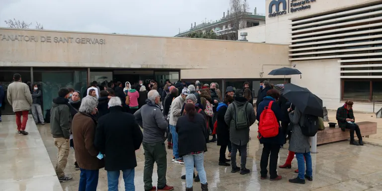 Familiars, amics i companys del món cultural acomiaden Pau Riba al Tanatori de Sant Gervasi