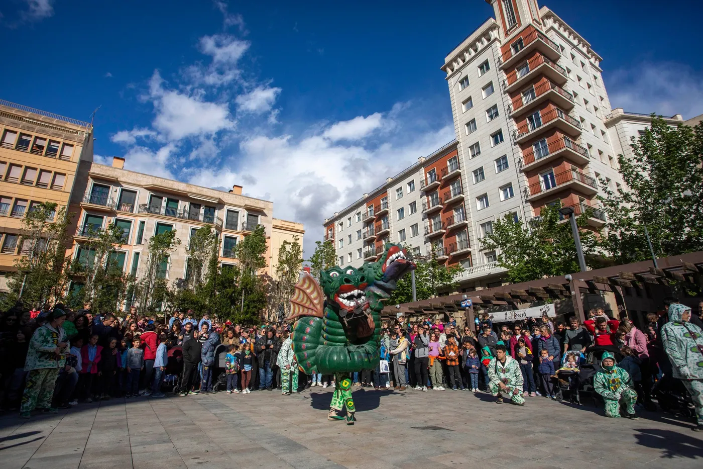 Dracs, llibres i roses tornen a lluir per Sant Jordi