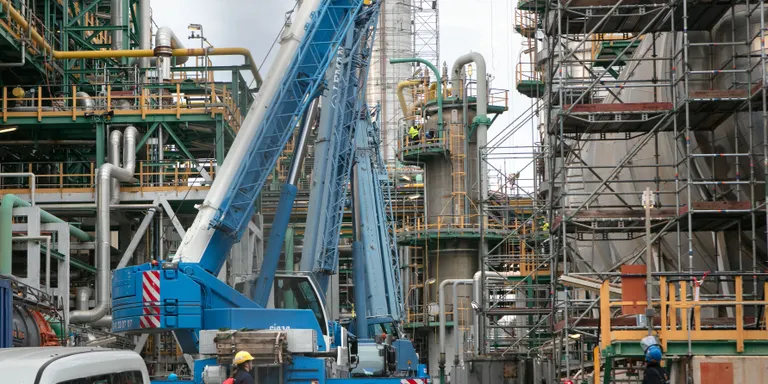 La parada de Repsol assoleix l'equador amb el 40% dels treballs enllestits