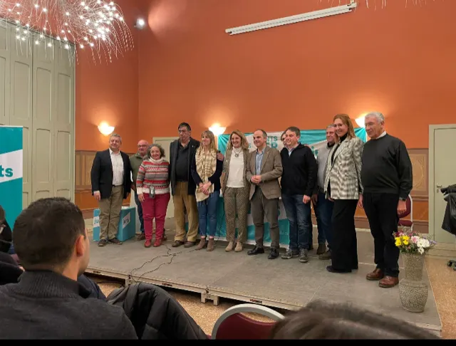 La Sala Noble de Can Rius s’omple en la presentació de Roser Xalabarder com a alcaldable per Junts